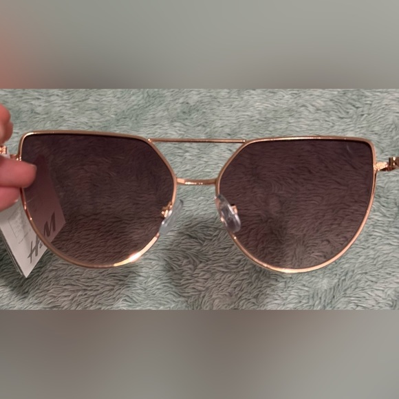 H&M sunglasses - Picture 2 of 2
